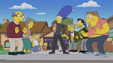 THE SIMPSONS Season 33 Episode 1 Photos The Star Of The Backstage | Seat42F