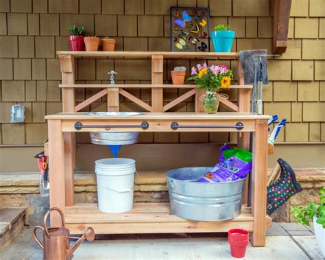 How to Make a Gardener's Potting Bench | how-tos | DIY