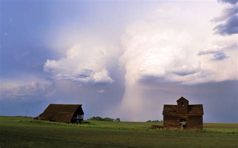 Day 7: Supercells & two brief tornadoes in North Dakota - https://www.stormchasingusa.com