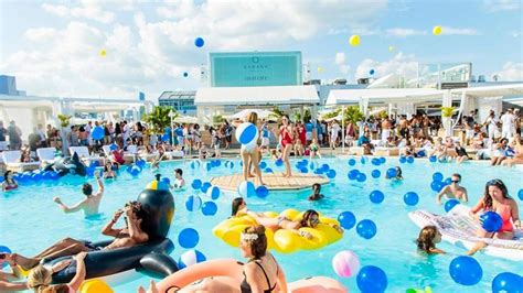 16 Thoughts You First Have When You Go To Cabana Pool Bar - Narcity