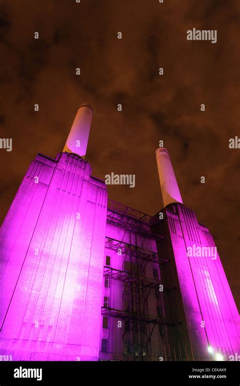 Battersea power station night hi-res stock photography and images - Alamy