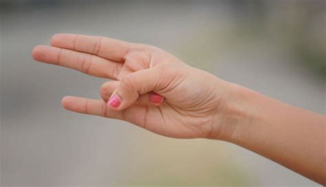 10 Health Benefits of Surya Mudra and Know How to Practice It - lifeberrys.com