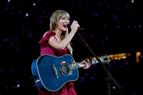 Taylor Swift Performs 'Last Kiss' in Kansas City: Watch