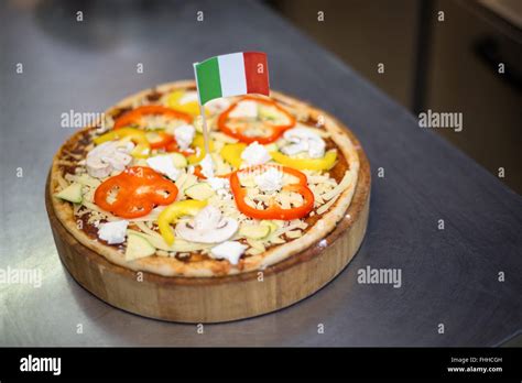 Italian flag pizza hi-res stock photography and images - Alamy