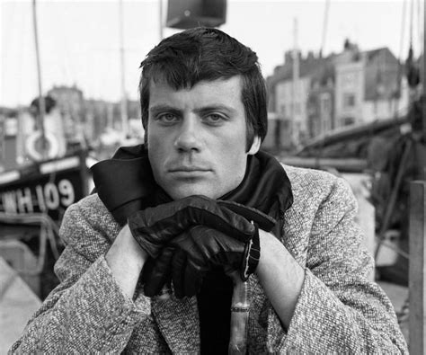 Oliver Reed Biography - Childhood, Life Achievements & Timeline