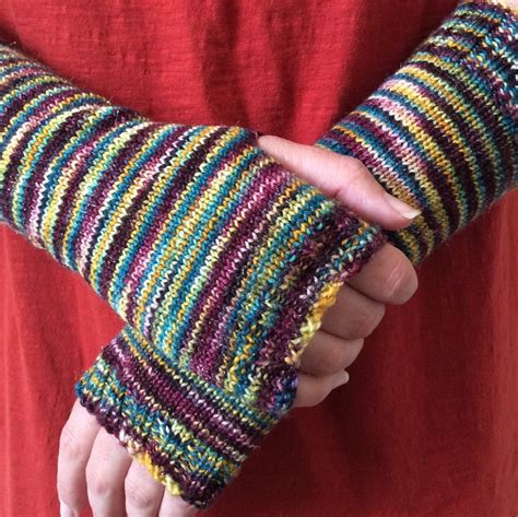 Easy Fingerless Mitts (Mittens): A Free Knitting Pattern - FeltMagnet