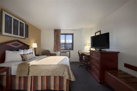 Days Inn by Wyndham Austin | Austin, MN Hotels