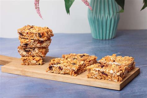 The easiest homemade muesli bars - in just 10 minutes!