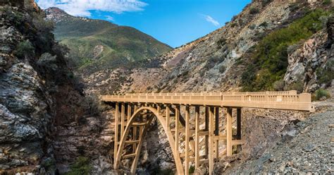 Hike to the Bridge to Nowhere, Bridge to Nowhere Trail