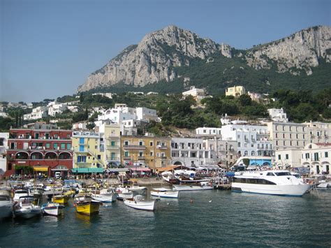 File:Capri coastline.jpg - Wikimedia Commons