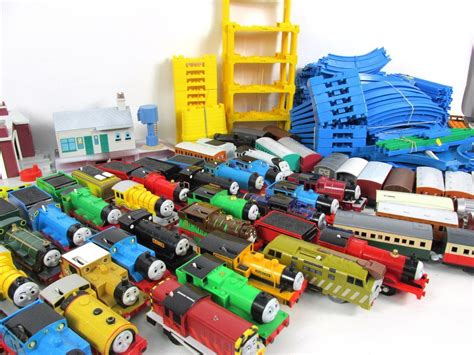 HUGE LOT 300+ THOMAS THE TRAIN TOMY TRACKMASTER MOTORIZED ENGINES ...