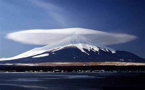 Lenticular clouds - The science behind clouds