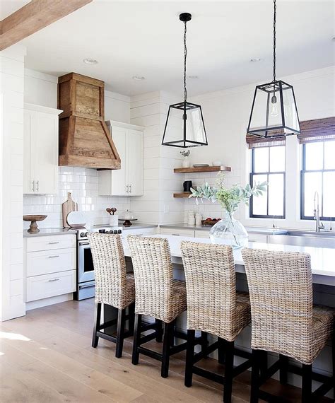 Hot Trends: 20 Best Farmhouse Style Kitchens in White and Wood