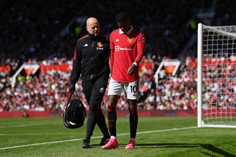 Marcus Rashford: Marcus Rashford limps off of pitch after late INJURY ...