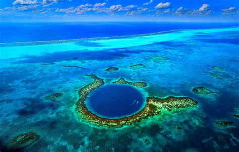 Fascinating Facts About the Great Blue Hole in Belize - Malorie's ...