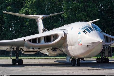 XM715 | Handley Page Victor K.2 | United Kingdom - Royal Air Force (RAF) | Dutch | JetPhotos