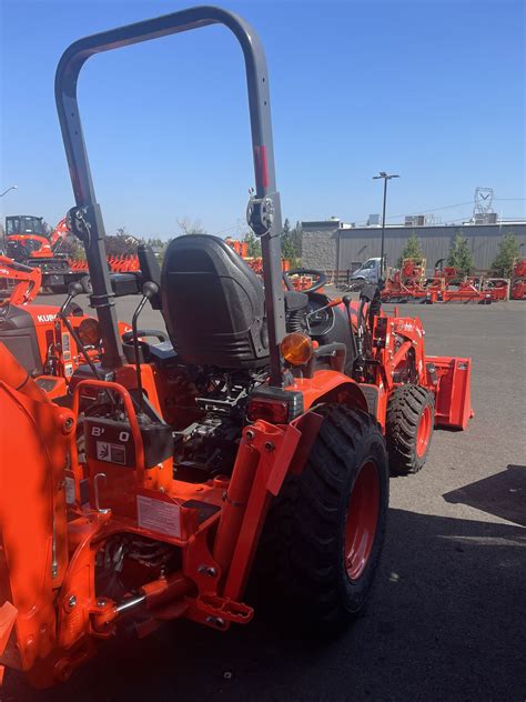 Kubota B2601 Tractor Loader Backhoe for Sale in Yelm, WA - OfferUp