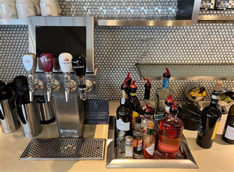 Review: Air Canada Maple Leaf Lounge Toronto Transborder (YYZ) - One ...