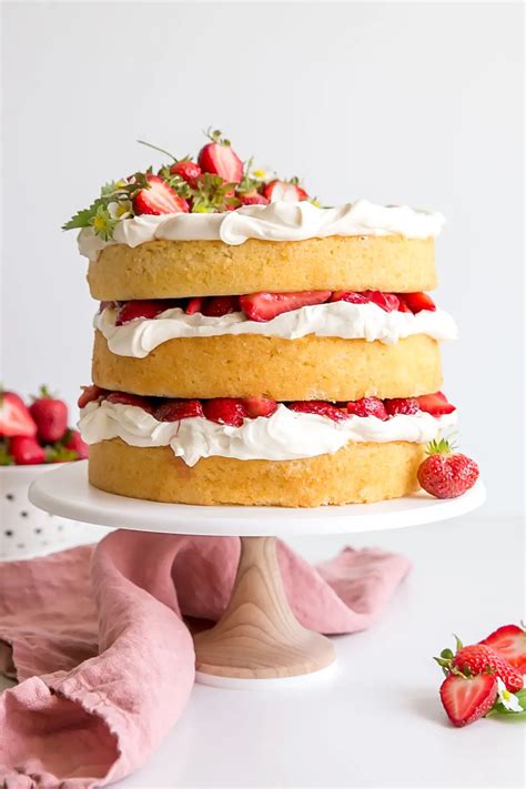 Strawberry Shortcake Cake with Mascarpone Cream | Liv for Cake