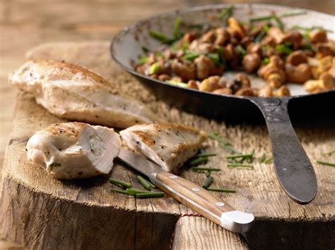 Goat Cheese-Stuffed Chicken Breast with Chanterelles Recipe | EatSmarter