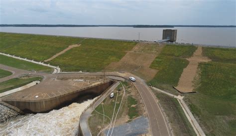 Breach at Arkabutla Dam unlikely as lake levels continue to drop ...