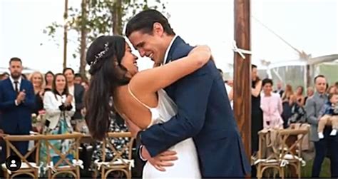 Gina Rodriguez’s wedding had a lot of tears | Gina rodriguez, Jane the ...