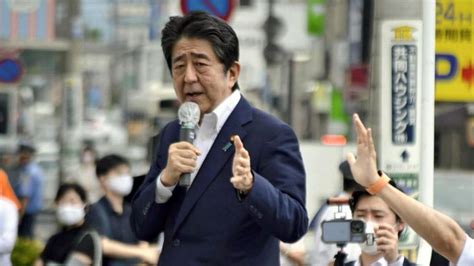 Video Former Japanese Prime Minister Shinzo Abe dies after ...