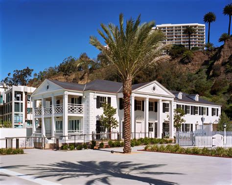 Annenberg Community Beach House - Santa Monica's Historic Oceanfront Gem - California Beaches