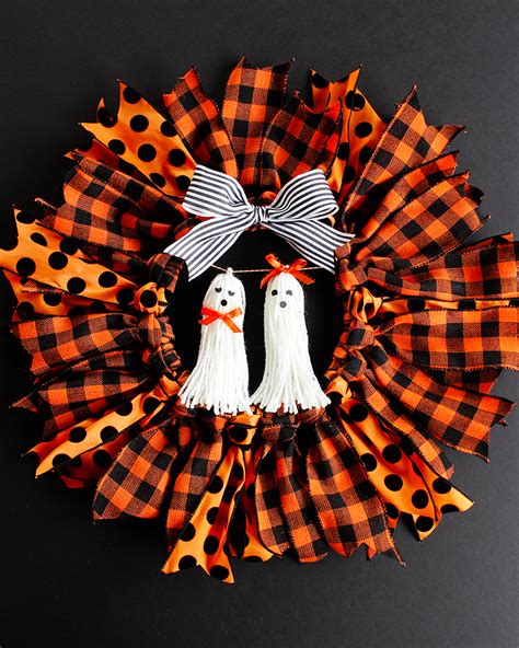 Halloween Ribbon Wreath - Positively Splendid {Crafts, Sewing, Recipes and Home Decor}