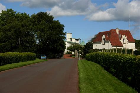 Cardross Crematorium © George Rankin cc-by-sa/2.0 :: Geograph Britain and Ireland