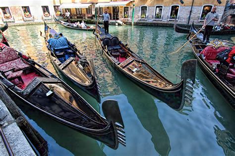 Gondola ride with music: book now