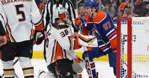 Connor McDavid has goal, 4 assists in Oilers' 8-2 victory over Ducks ...