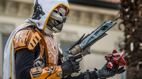 Destiny Cosplayer Grinds Endlessly To Create Perfect Outfit