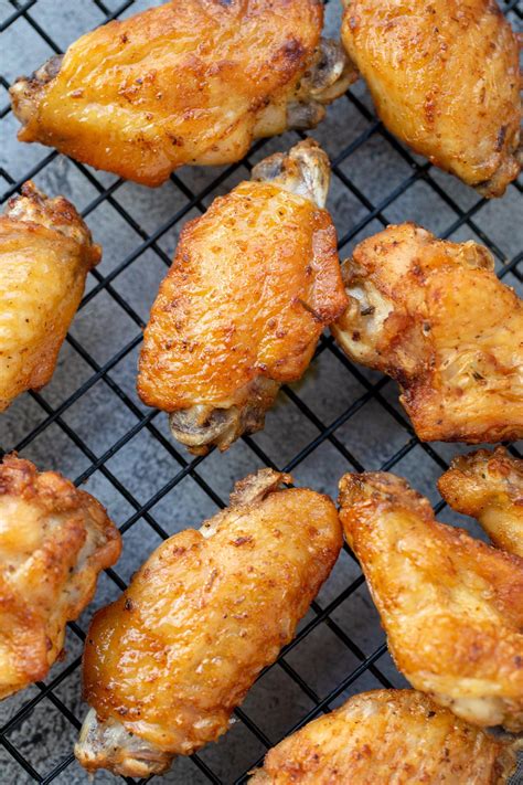 Crispy Air Fryer Chicken Wings (Video) - Momsdish