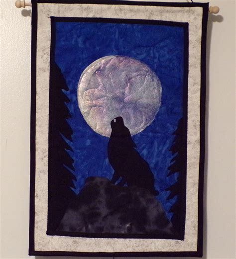 Howling Wolf Quilted Wall Hanging - Handmade Applique Quilting 20 tall ...