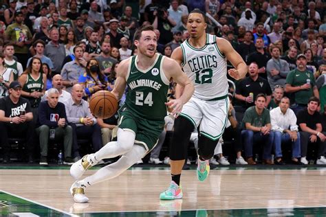 Bucks sign Arlington native Pat Connaughton to multiyear extension ...