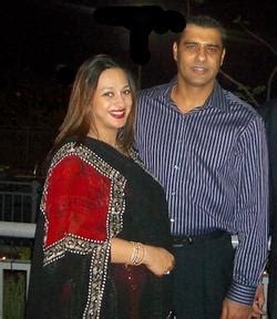 Famous Cricketer Waqar Younis Choose his Daughter