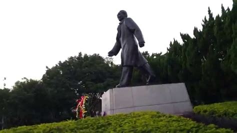 Deng Xiaoping Statue - Lianhuashan Park (Shenzhen, China) - YouTube