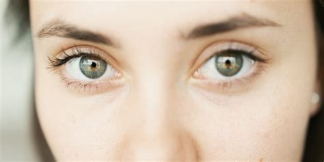 How to choose the right contact lenses - Reynolds Opticians