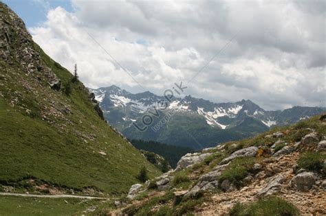 A Look At The Swiss Alps Scenery Picture And HD Photos | Free Download On Lovepik