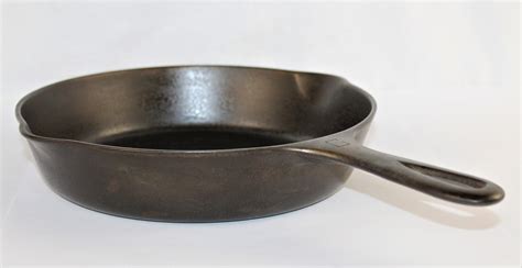 Griswold #6 Cast Iron Skillet, Small Block Logo, 699 K