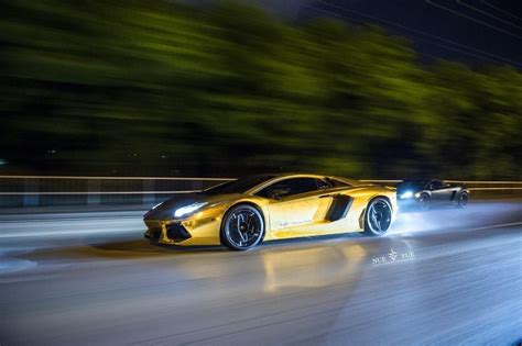 Gold Lamborghini Aventador Drifting [Video]