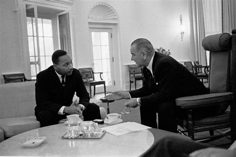 File:Martin Luther King, Jr. and Lyndon Johnson 3.jpg - Wikimedia Commons