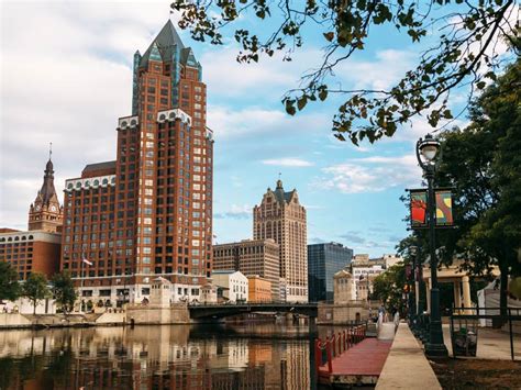 Home | Milwaukee Riverwalk District