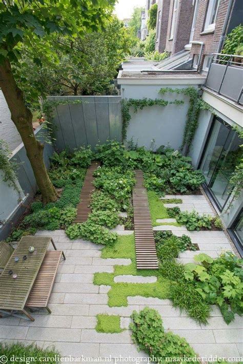 Pin by Firecracker on Terrace and patio | Small garden landscape, Small courtyard gardens ...