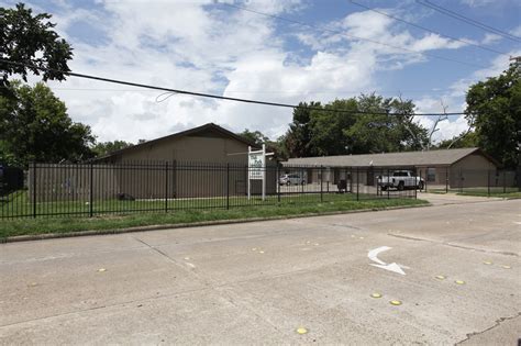 146 S Main St, Clute, TX 77531 | LoopNet