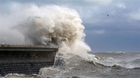 Storm Debi forecast to bring gale force winds to parts of UK