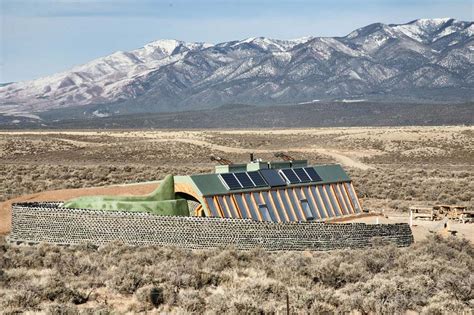 Earthship Biotecture: Self-sufficient and Sustainable Architecture for ...