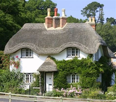 40 Beautiful Thatch Roof Cottage House Designs - Bored Art | Dorset ...