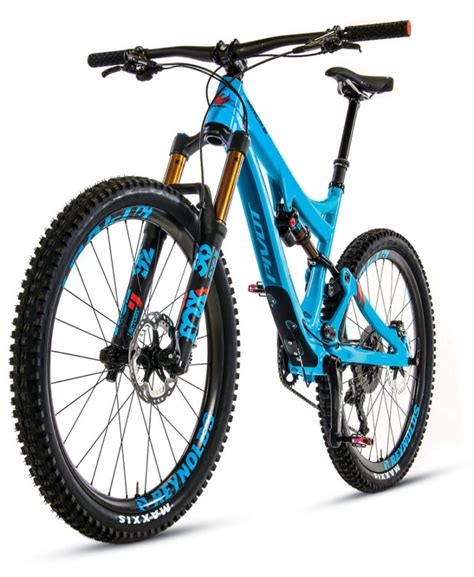 Mountain Bike Action Bike Test: Pivot Cycles Mach 6 Carbon Enduro Bike - Mountain Bike Action ...